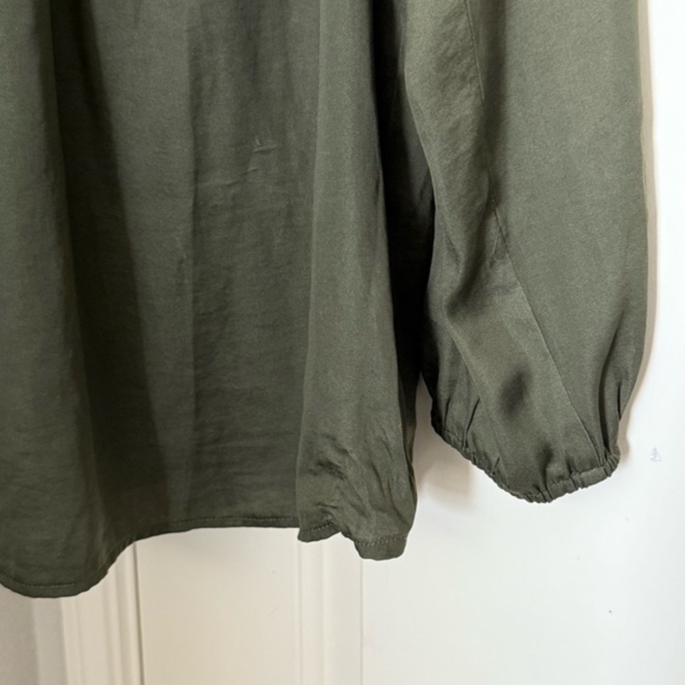 LOFT Olive Green Smocked Long Sleeve Blouse Size Large Flowy Fall Top - Picture 5 of 9